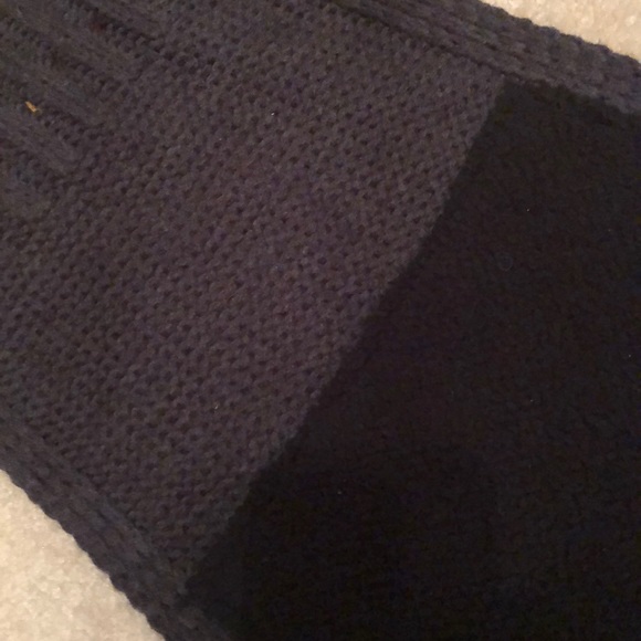 Unique scarf with colorful fringes - Picture 7 of 8